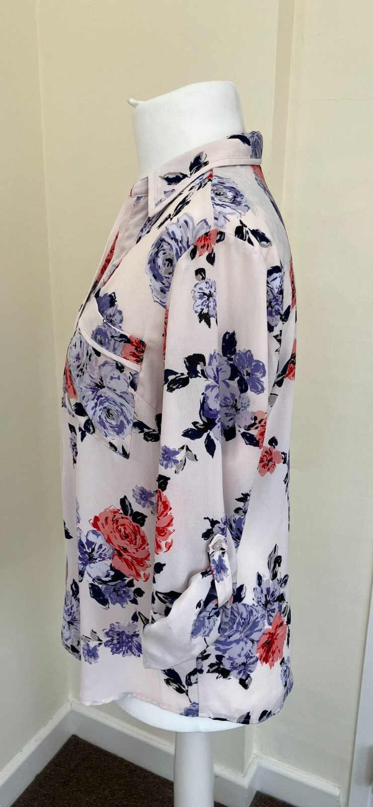 Candie’s Roll Tab Sleeve Floral Blouse – Size Large – Cream/Multicoloured