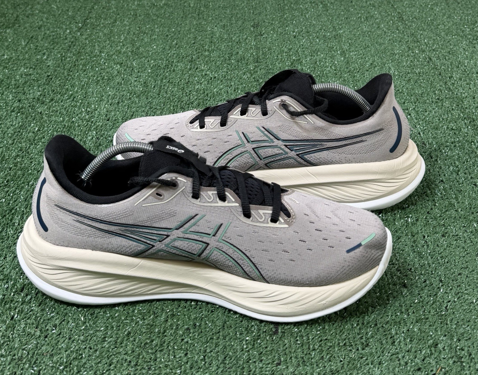 ASICS Gel-Cumulus 26 Shoes Grey Sheet Rock/Concrete 1011B792 Mens US Size 11.5