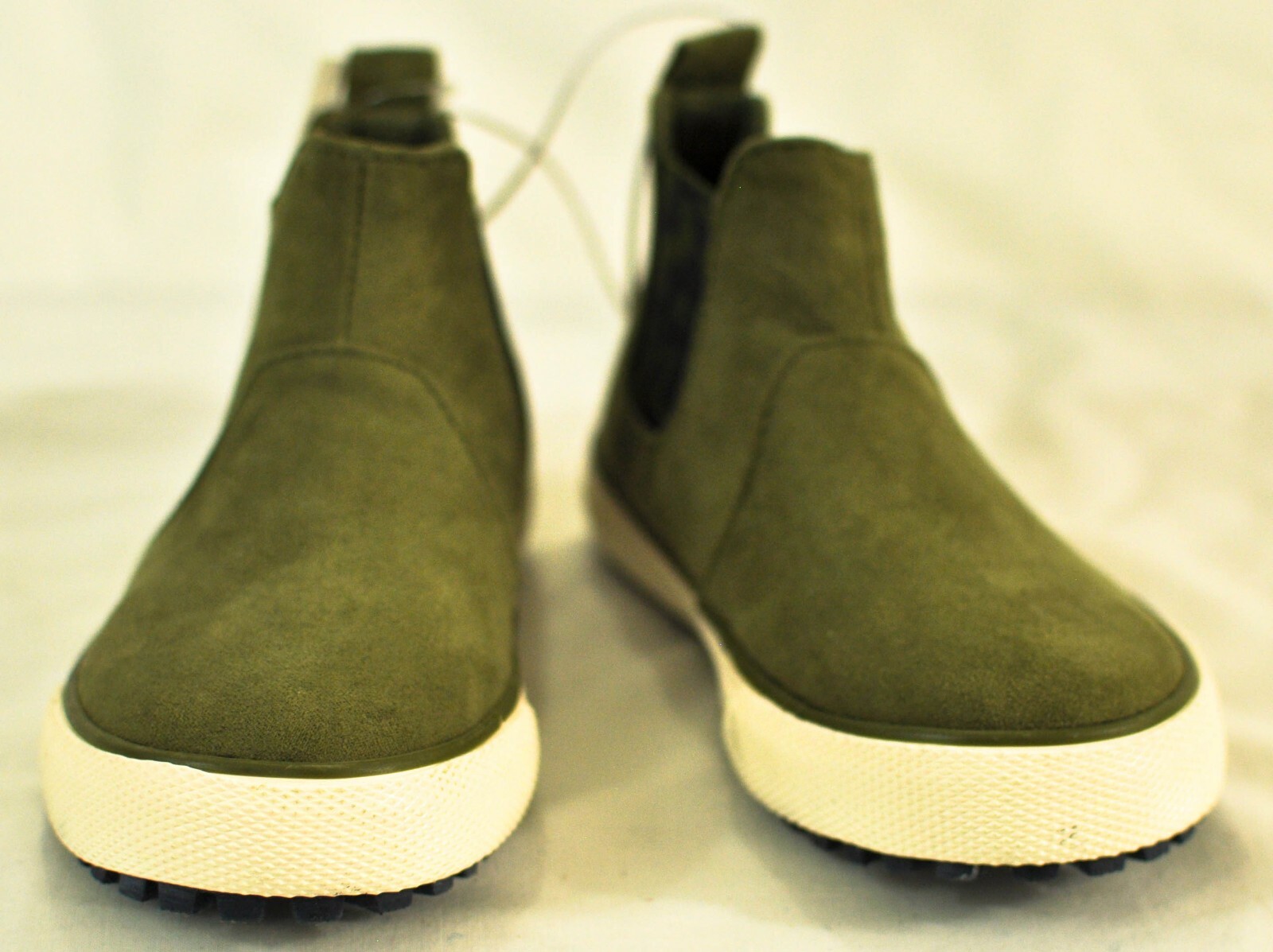 boy’s Cat & JAck olive green anton boots size 7 MSRP $23 rubber non skid soles
