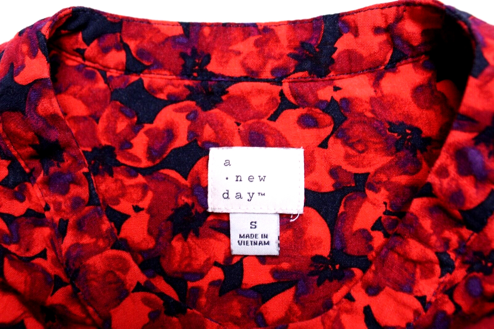 A NEW DAY TUNIC BLOUSE ladies size S red blue purple floral long sleeve silky