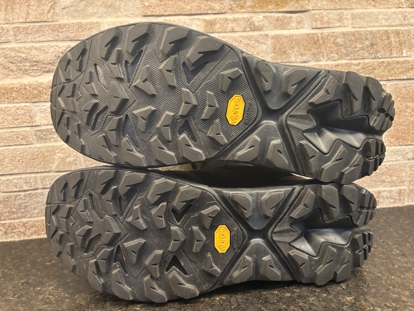 Hoka One One Anacapa 2 Freedom Trail Running Hiker Vibram Black Sz 12D – EUC!