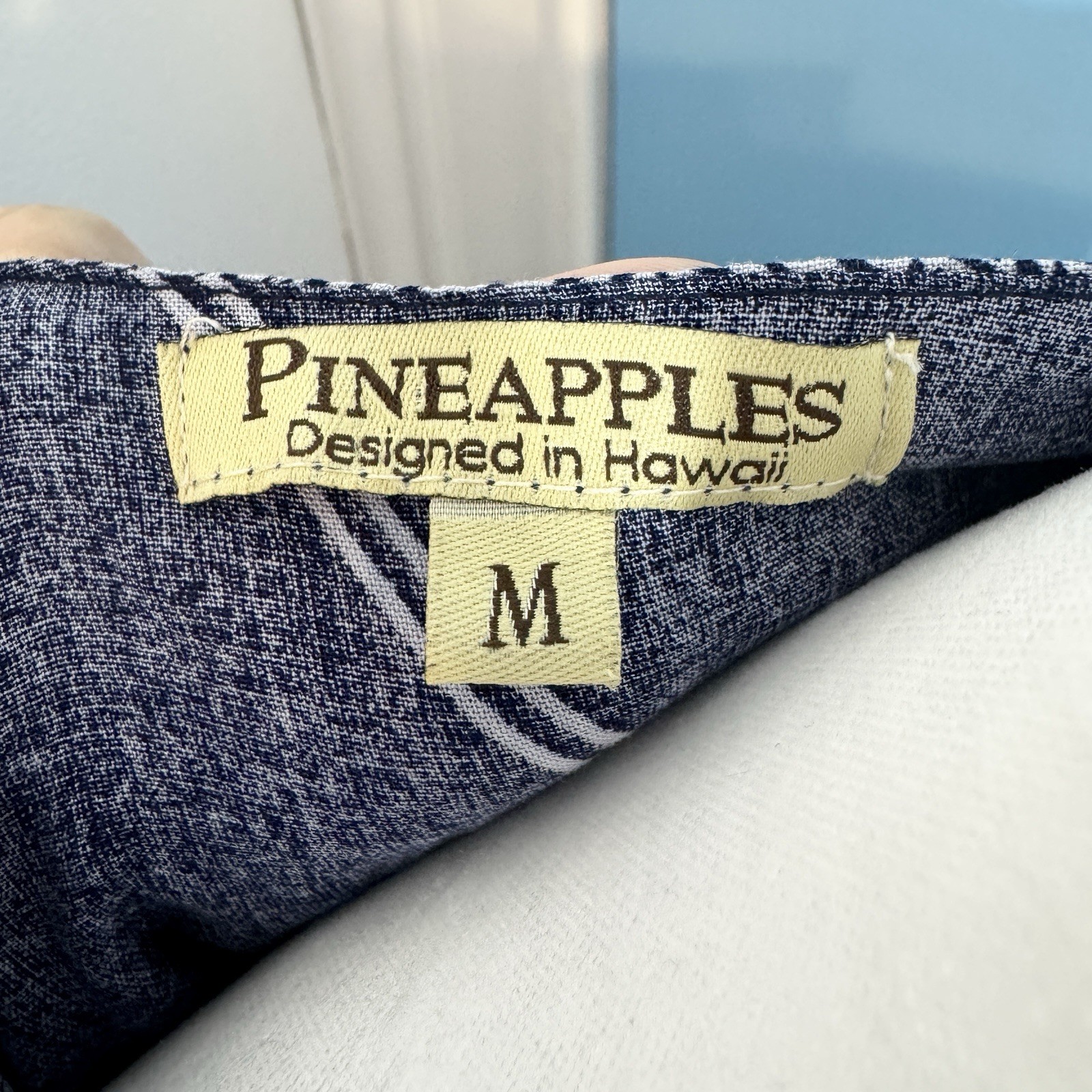 Pineapples Hawaii Sleeveless Blouse Tank Top Navy Tropical Leaf Print Women’s M