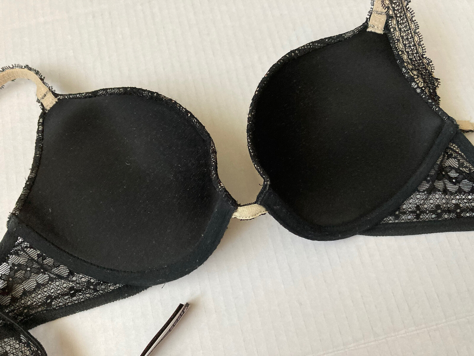 🎄Victoria Secret Underwire Padded Push Up Bra Size 34B /C75