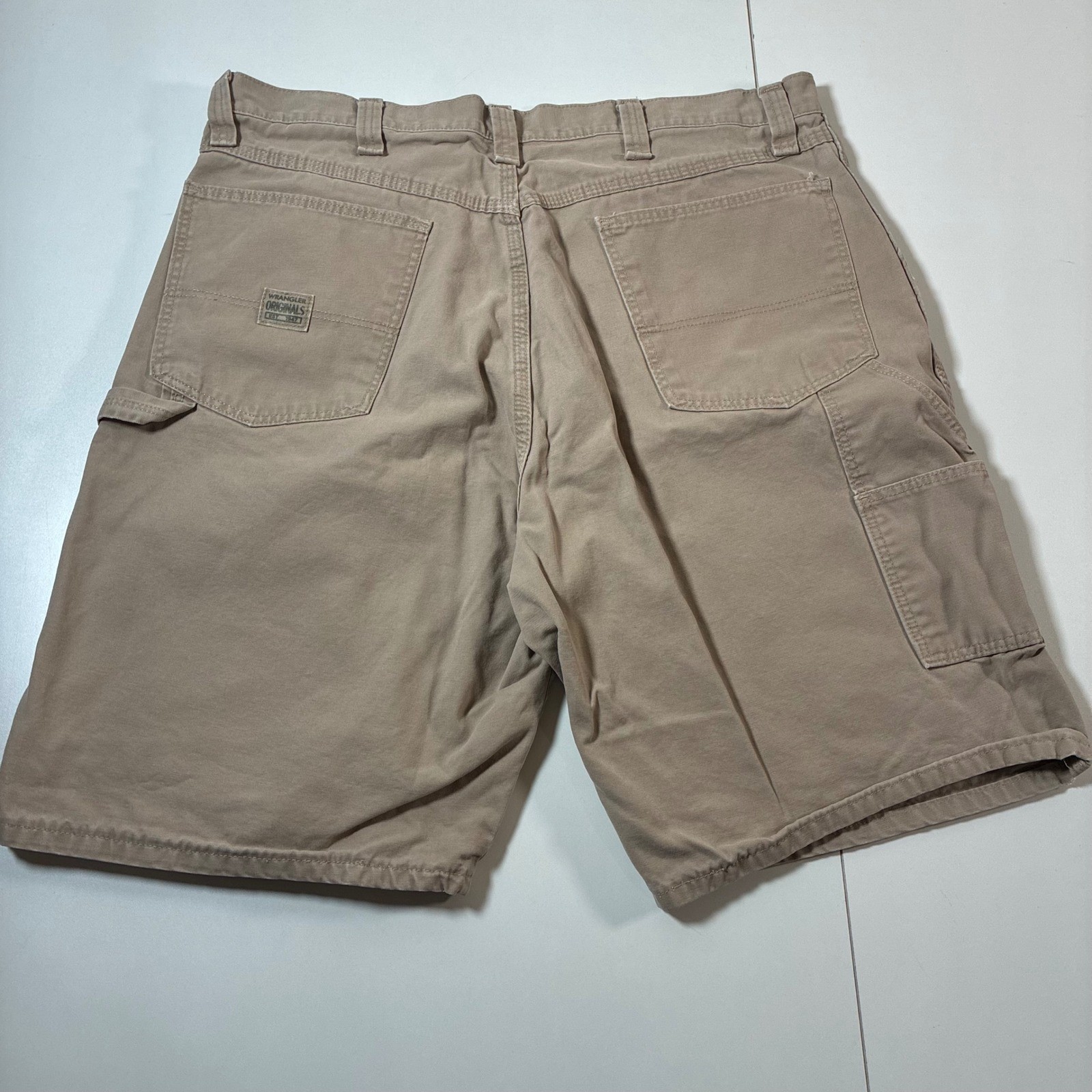 Wrangler Carpenter Shorts 38 10″ Beige Baggy Utility Canvas Hammer Loop 90s Y2K