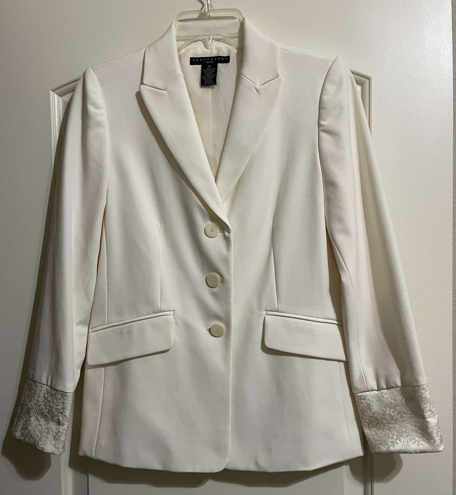 Apostrophe Women’s Blazer Jacket Ivory Crème 3 Button Closure Designed Cuff 6P