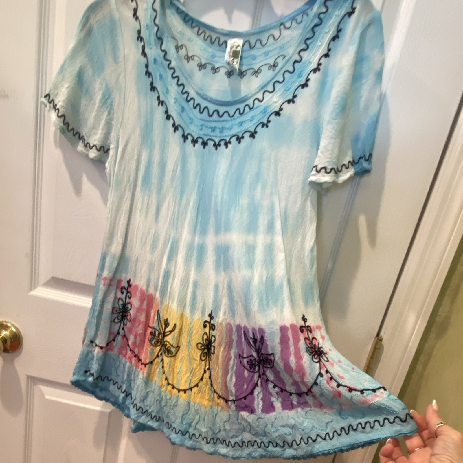 India Boutique Tie-Dye Embroidered Tunic Tee Short Sleeve Round Neck S