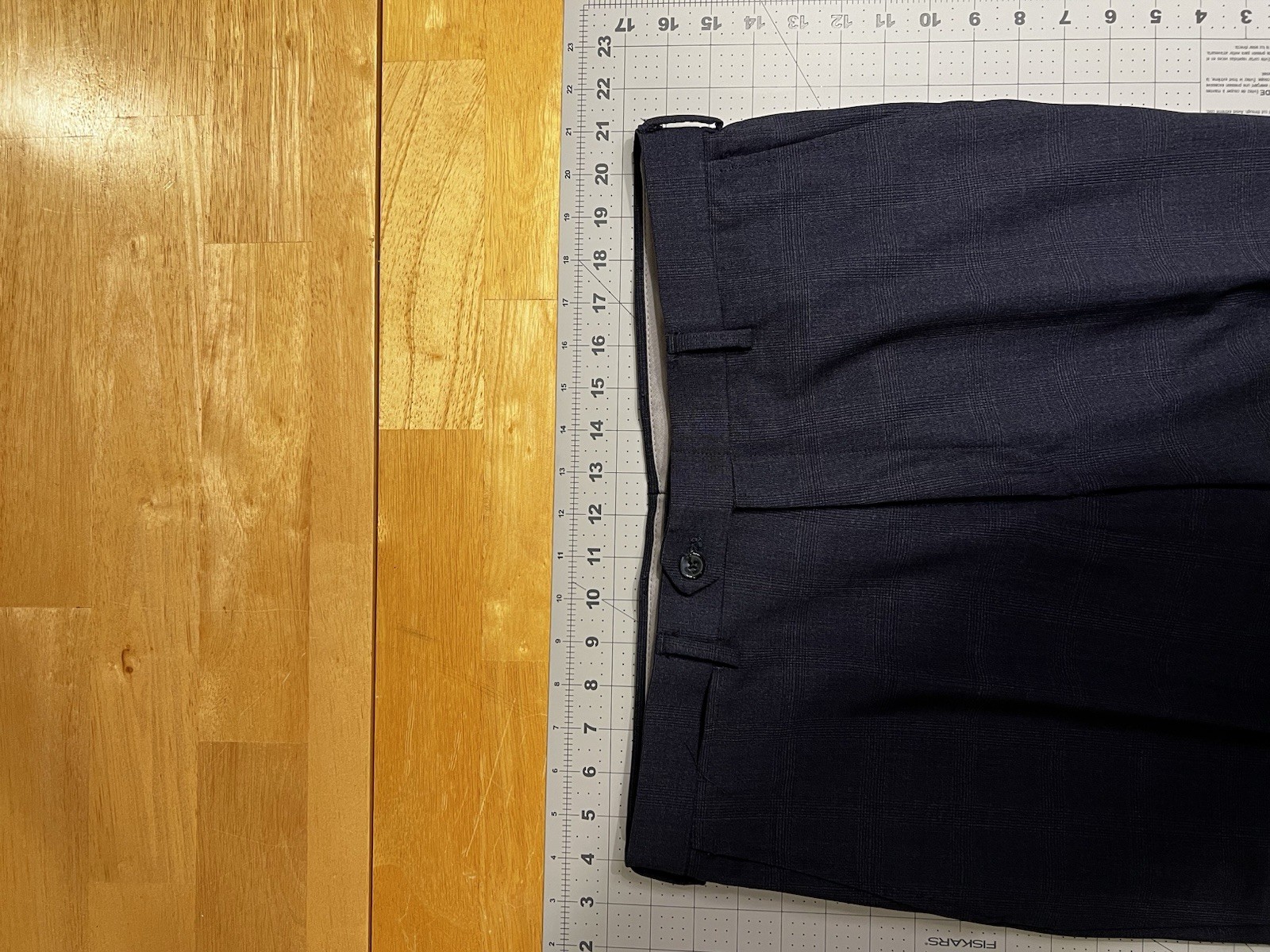 Hart Schaffner Marx Men’s Wool 2 Piece Suit Size 40R Navy Blue Plaid