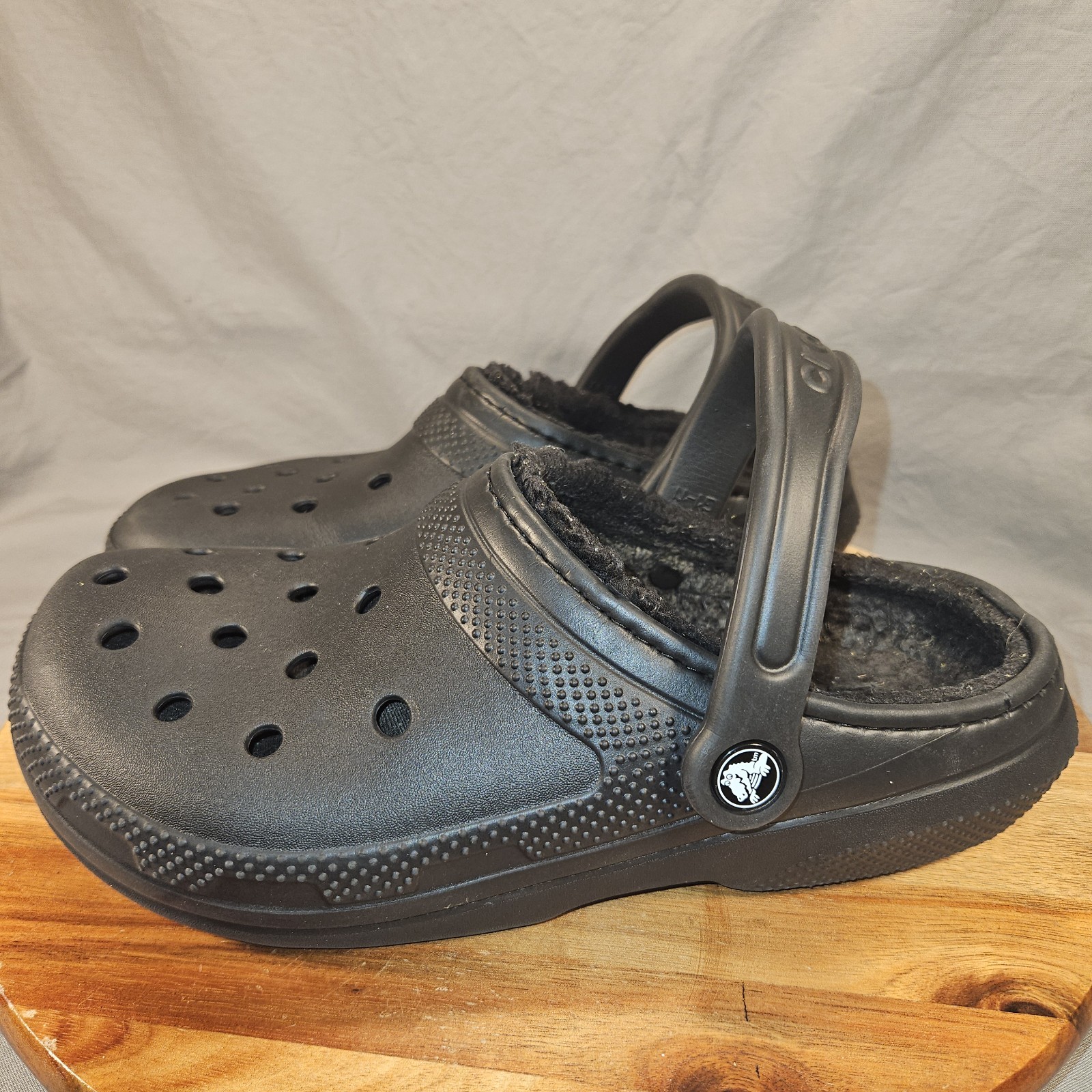 Crocs Mens 7M Womens 9M Baya Black Fuzzy Fur Lined Slip On Clog Mule Sandals