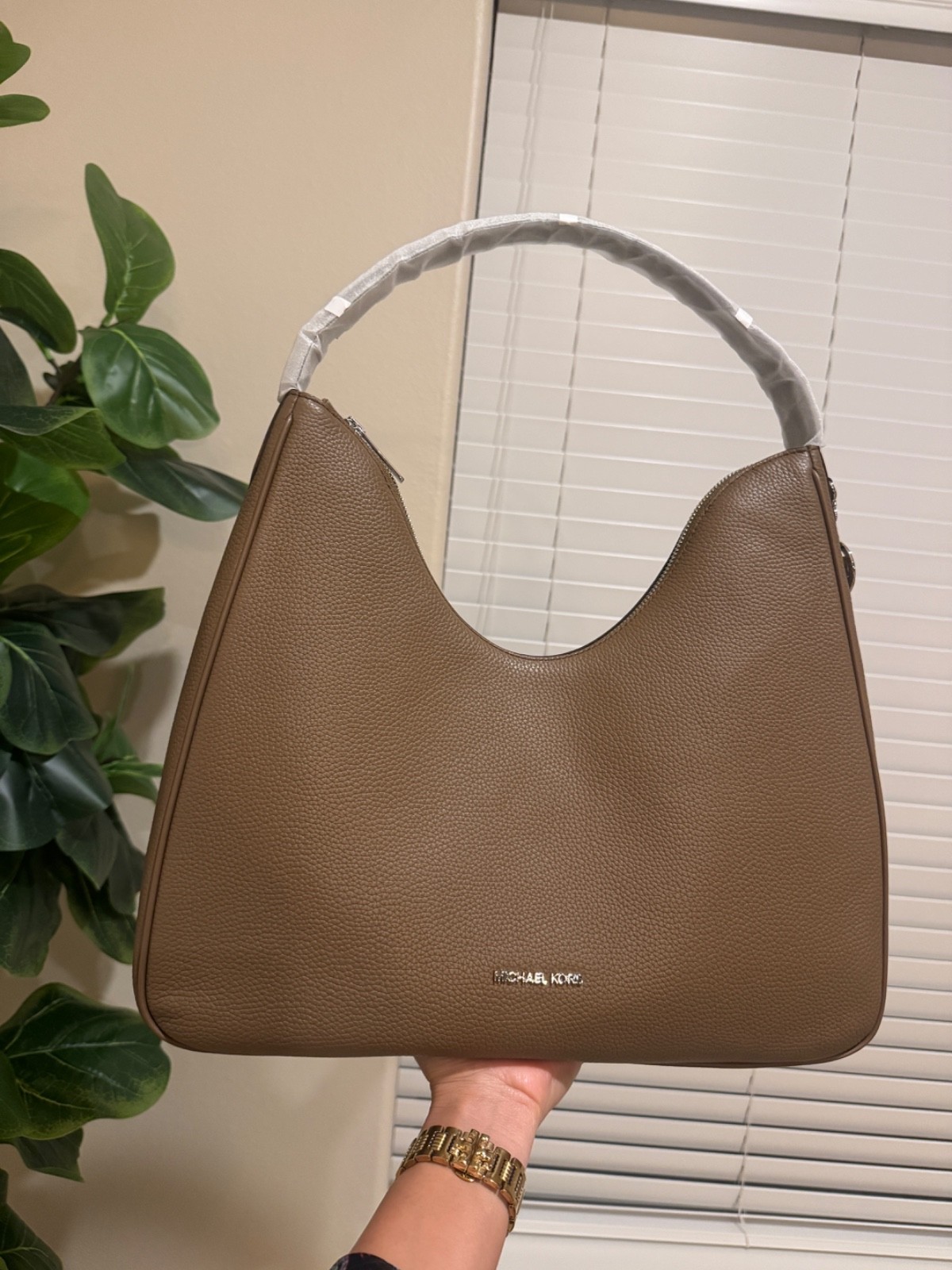 NWT Michael kors Nayla Medium Shoulder bag.
