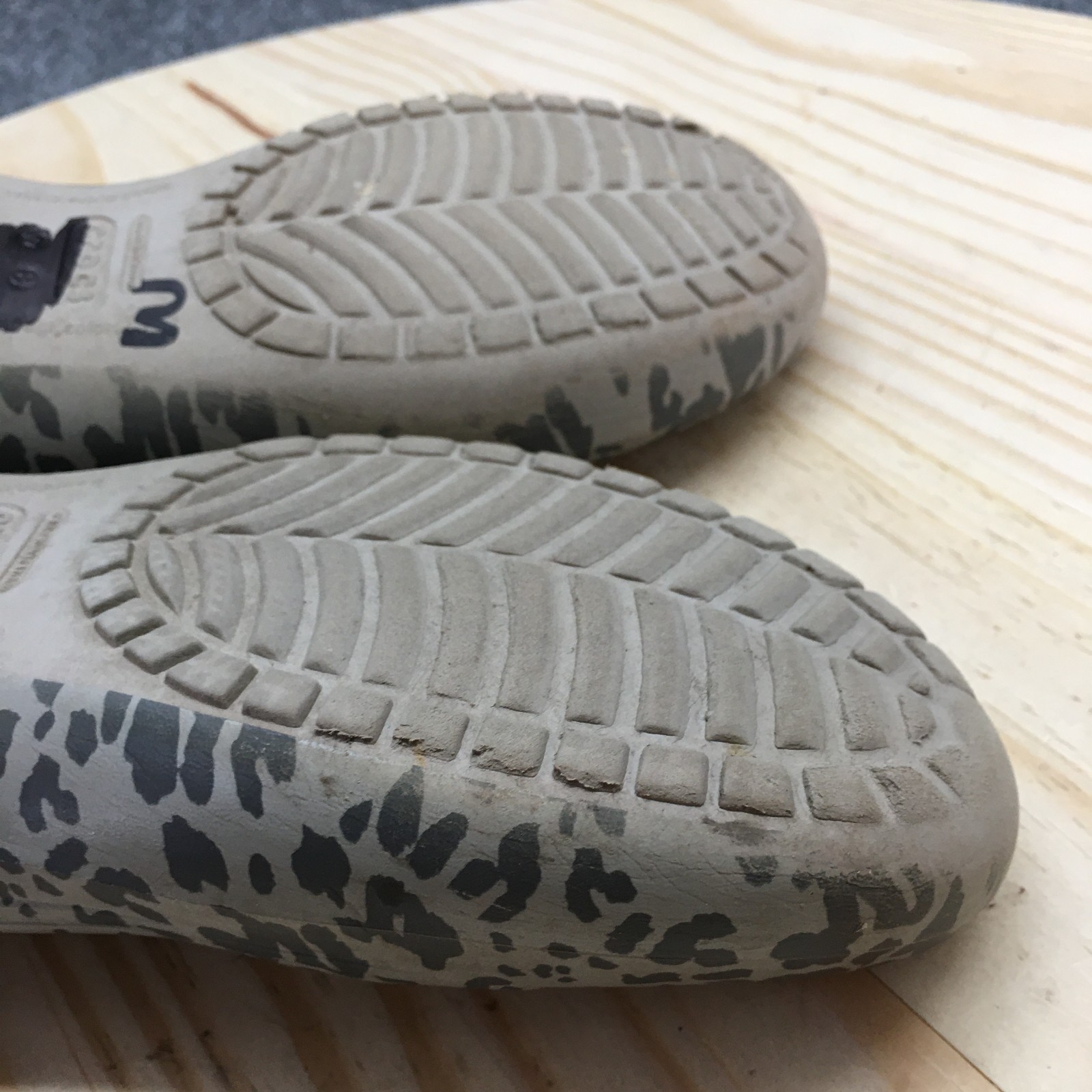 Crocs Sandals Womens 8 Kadee Ballet Flats Gray Rubber Casual Animal Print 203105