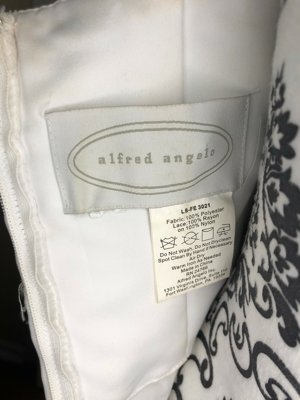 Alfred Angelo Wedding Dress Sleeveless Chest 36″ Waist 29″ Length 49″ Read Below