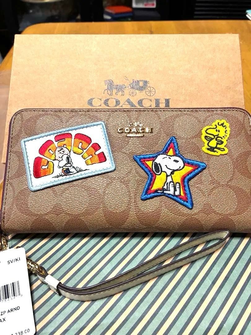 New and Unused COACH Snoopy Embroidered Patch C4598 Long Wallet