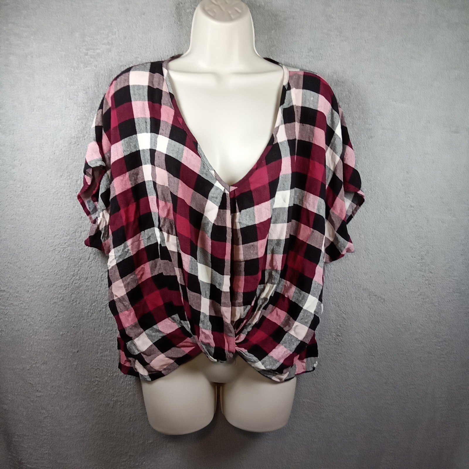 Eyeshadow Womens Burgundy Pink Buffalo Plaid Front Twist V-Neck Top Medium