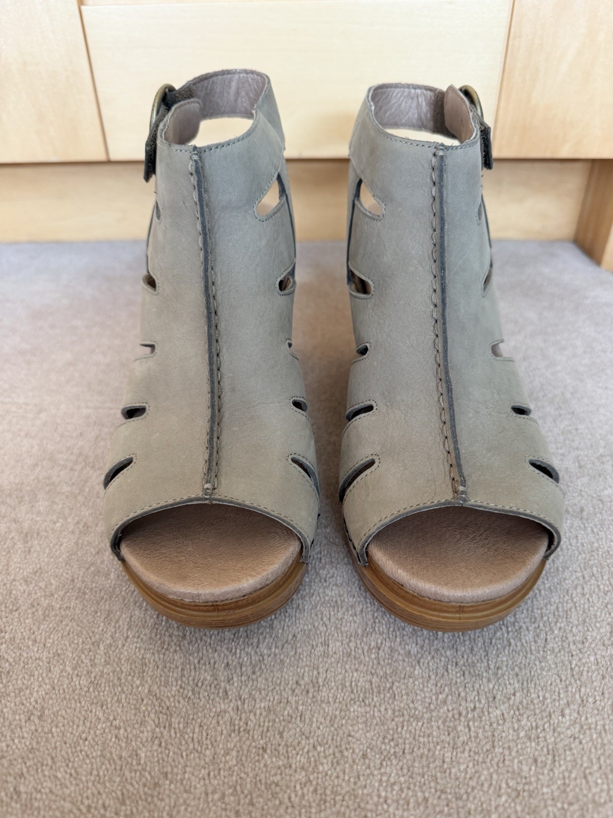 Dansko Strappy Sandals Size 38 Taupe
