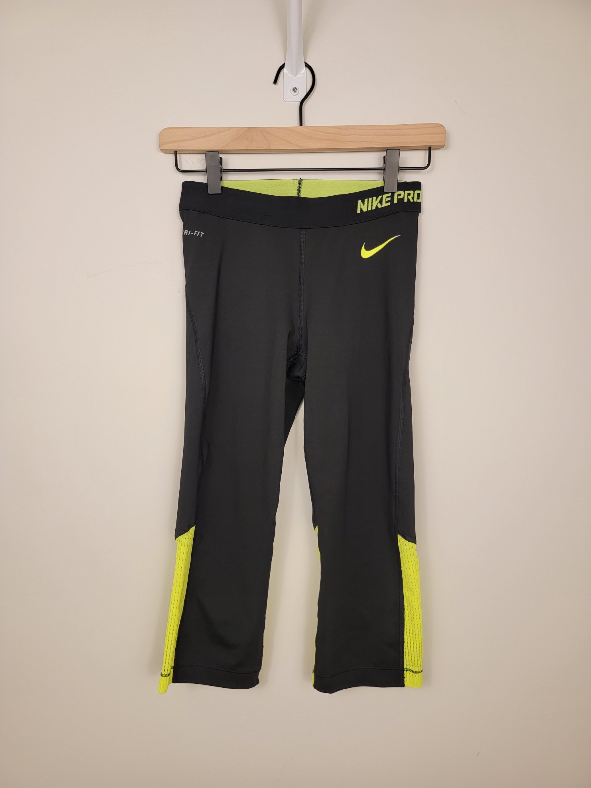 Nike Pro Hyper-cool Mid Rise Capri Leggings Black Volt Neon Green Mesh XS