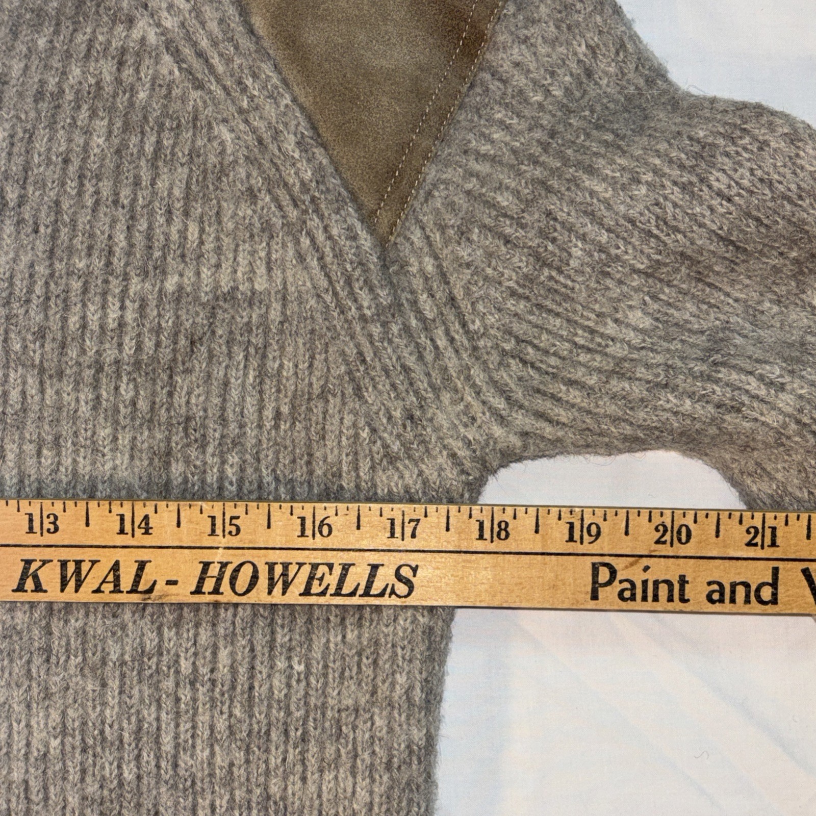 Peregrine Sweater Men’s Medium Suede Shoulder Elbow Patches England Wool Knit