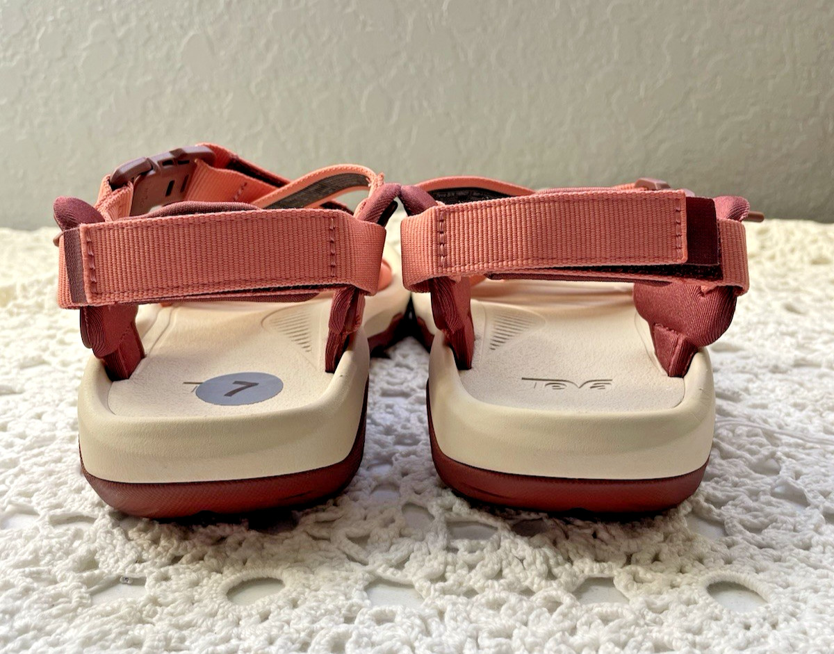 Teva Hurricane Terra Dactyl Coral Women’s Hiking Sandal Size 7