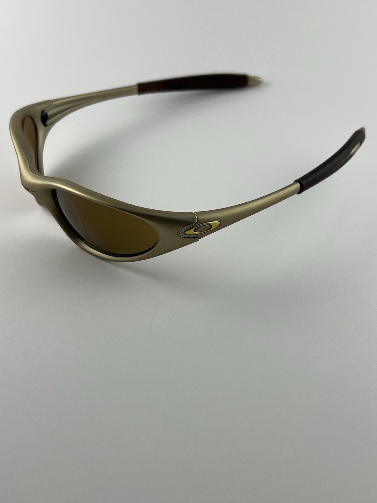 Oakley Minute 1.0 FMJ Platinum Frame Gold Iridium Lens Rootbeer Ear 04-082 XX