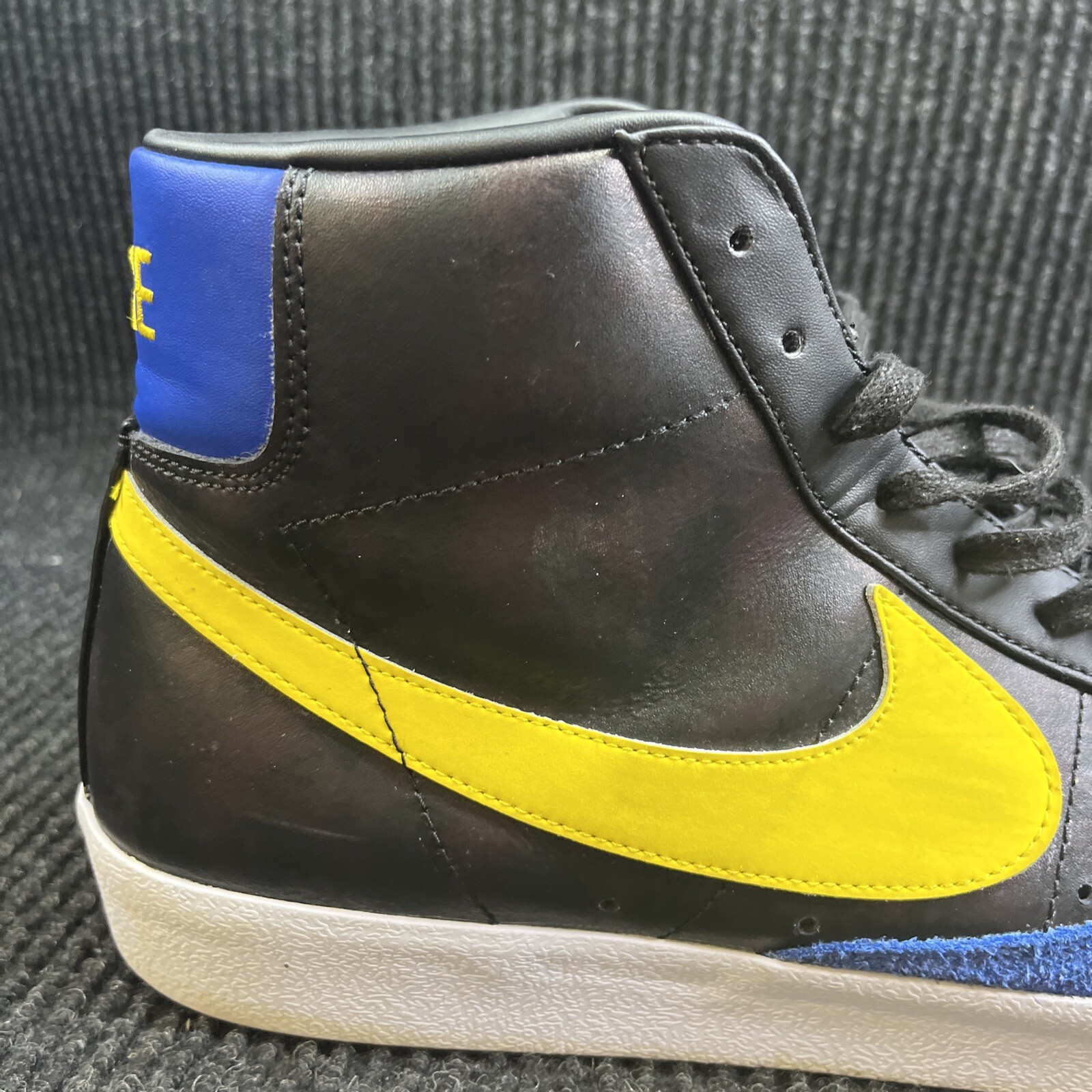 🔥🔥🔥Nike Blazer Mid Peace, Love, and Basketball 2020 Size 15 Used Good