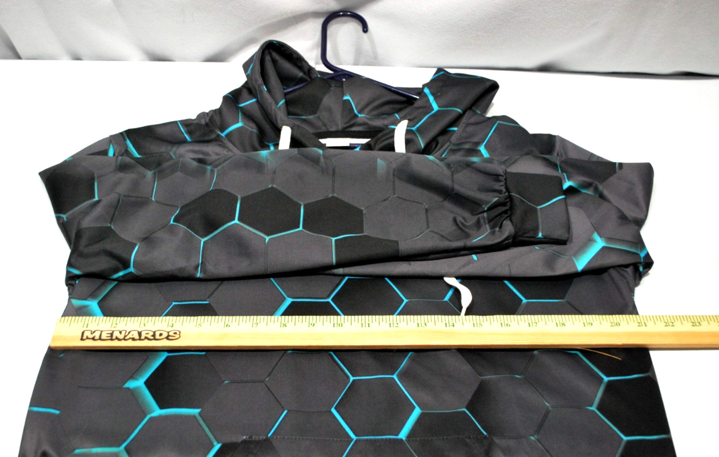 Lite Weight Polyester Hoodie Sweatshirt Men’s Size Large Black & Neon Blue.