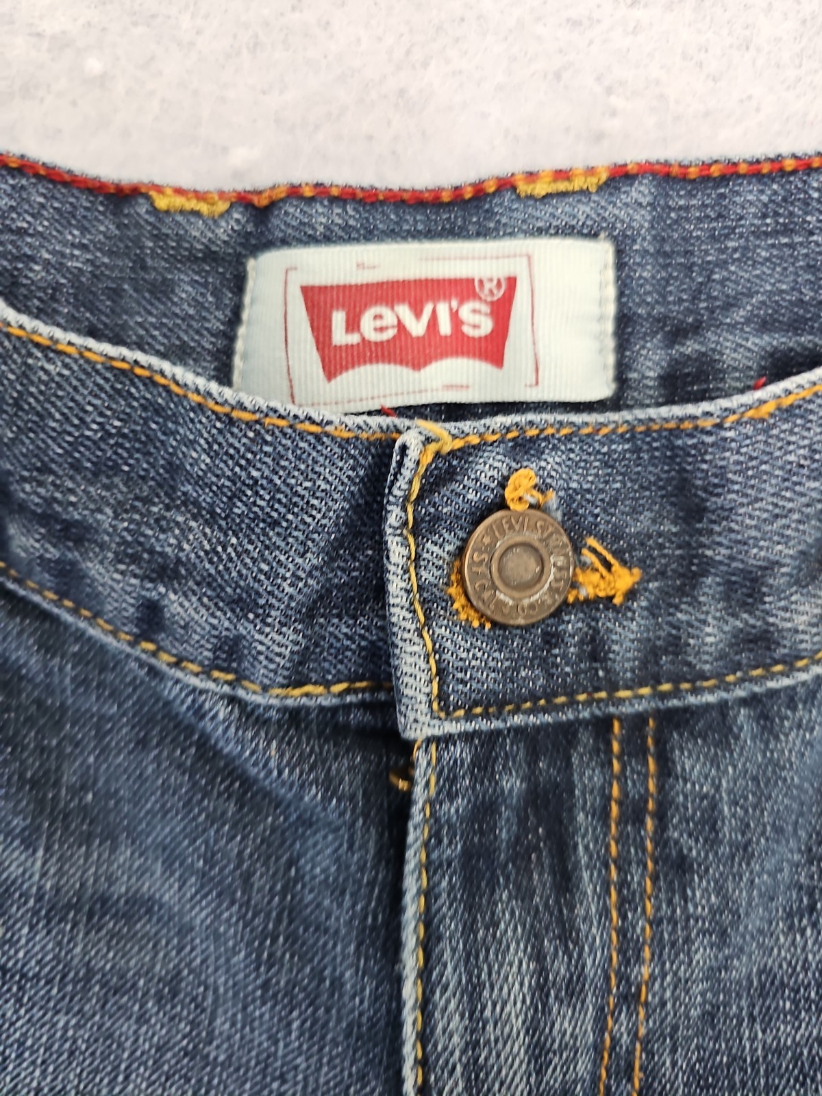 Levi’s Boys Zip Fly Button Closure Belt Loops Short 18 Reg Waist 29 Jeans Sports