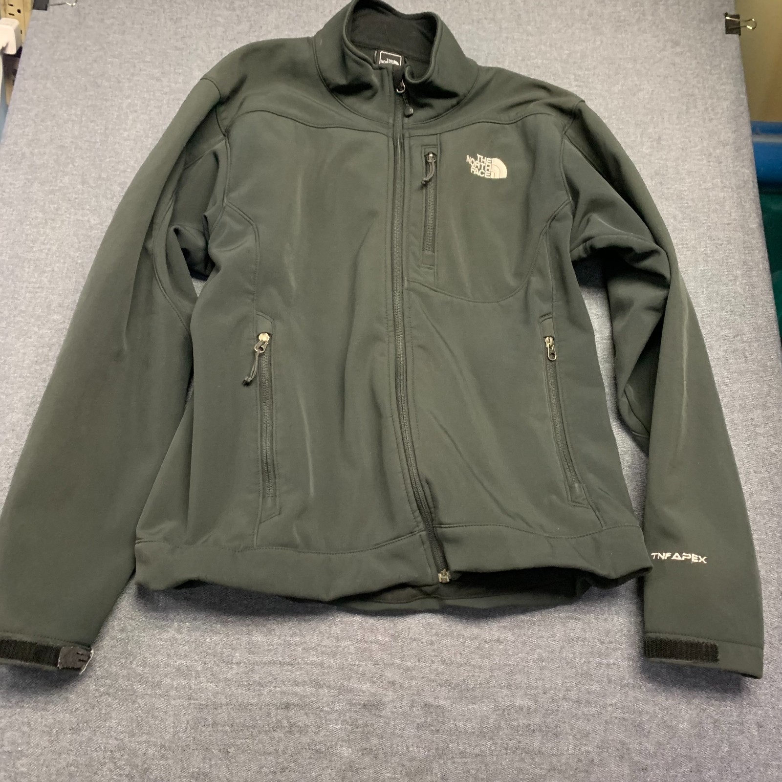 The North Face Apex Mens Jacket Size M Gray Soft Shell Full Zip Windproof Hiking