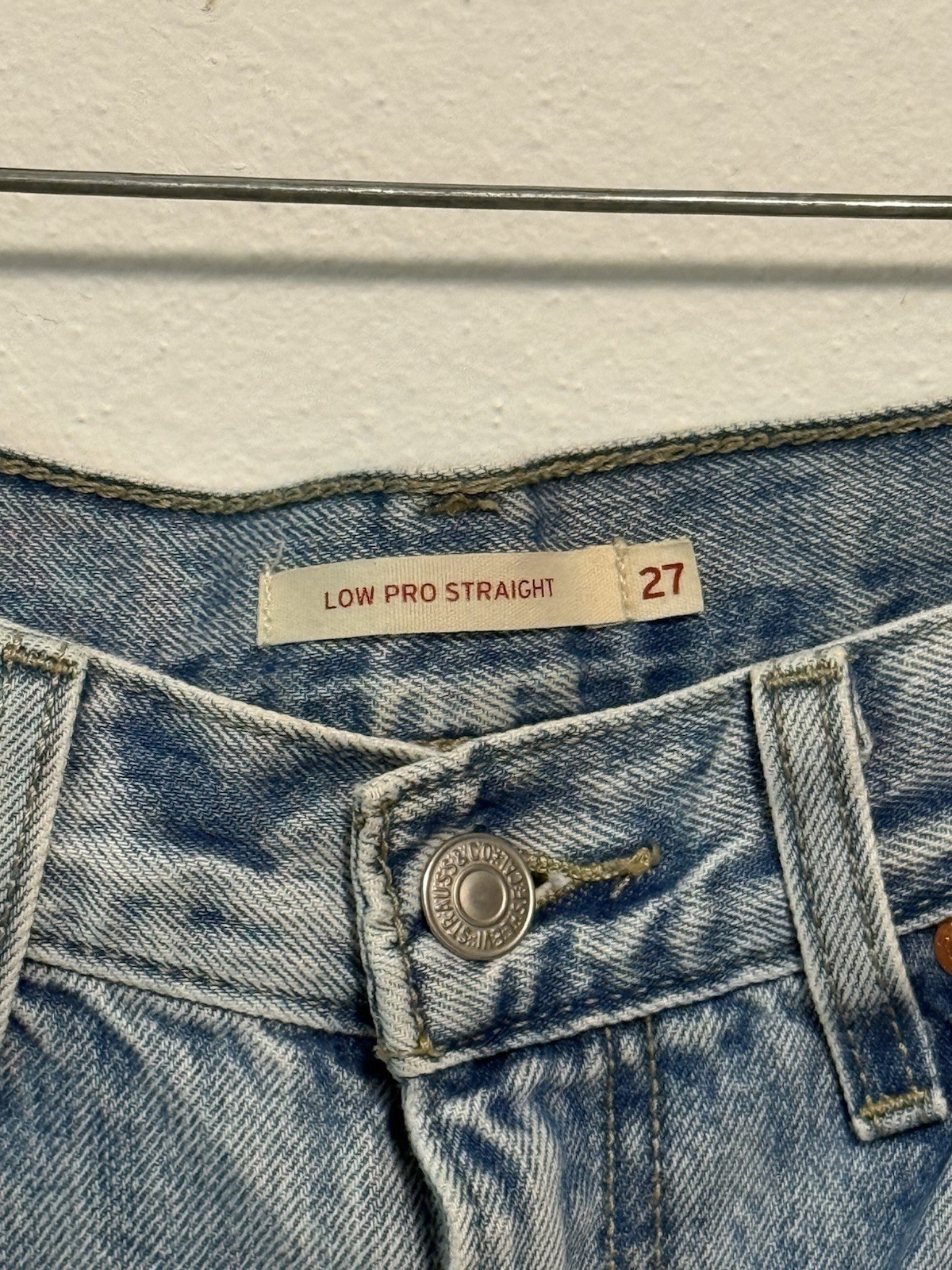 Levi’s Low Pro Straight Jeans Womens – Size 27 Light Wash Denim Blue WaterLess
