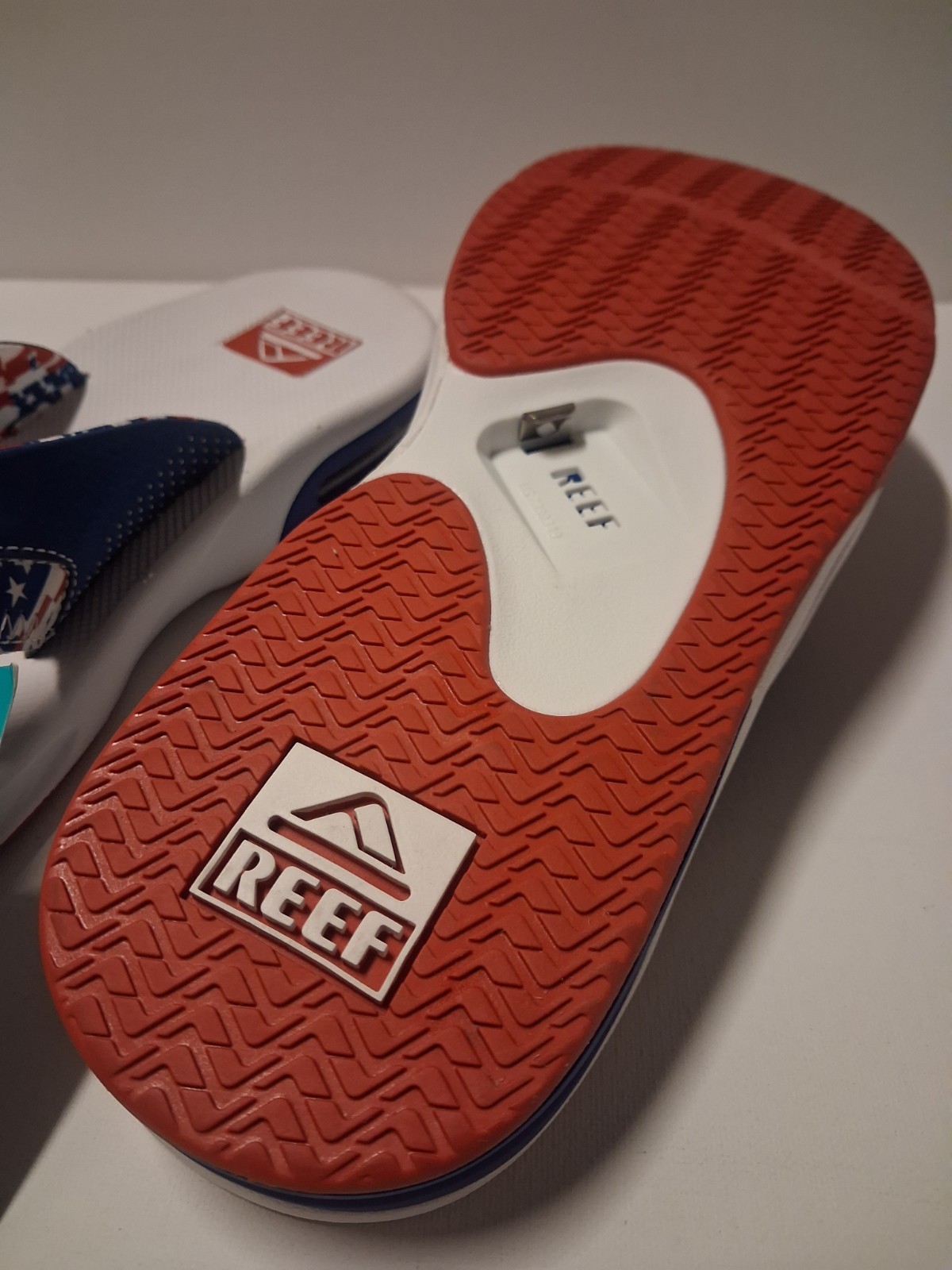 New W/ Tags Reef Fanning Bottle Opener Flip Flops Sandals Mens Size 10 Red Blue