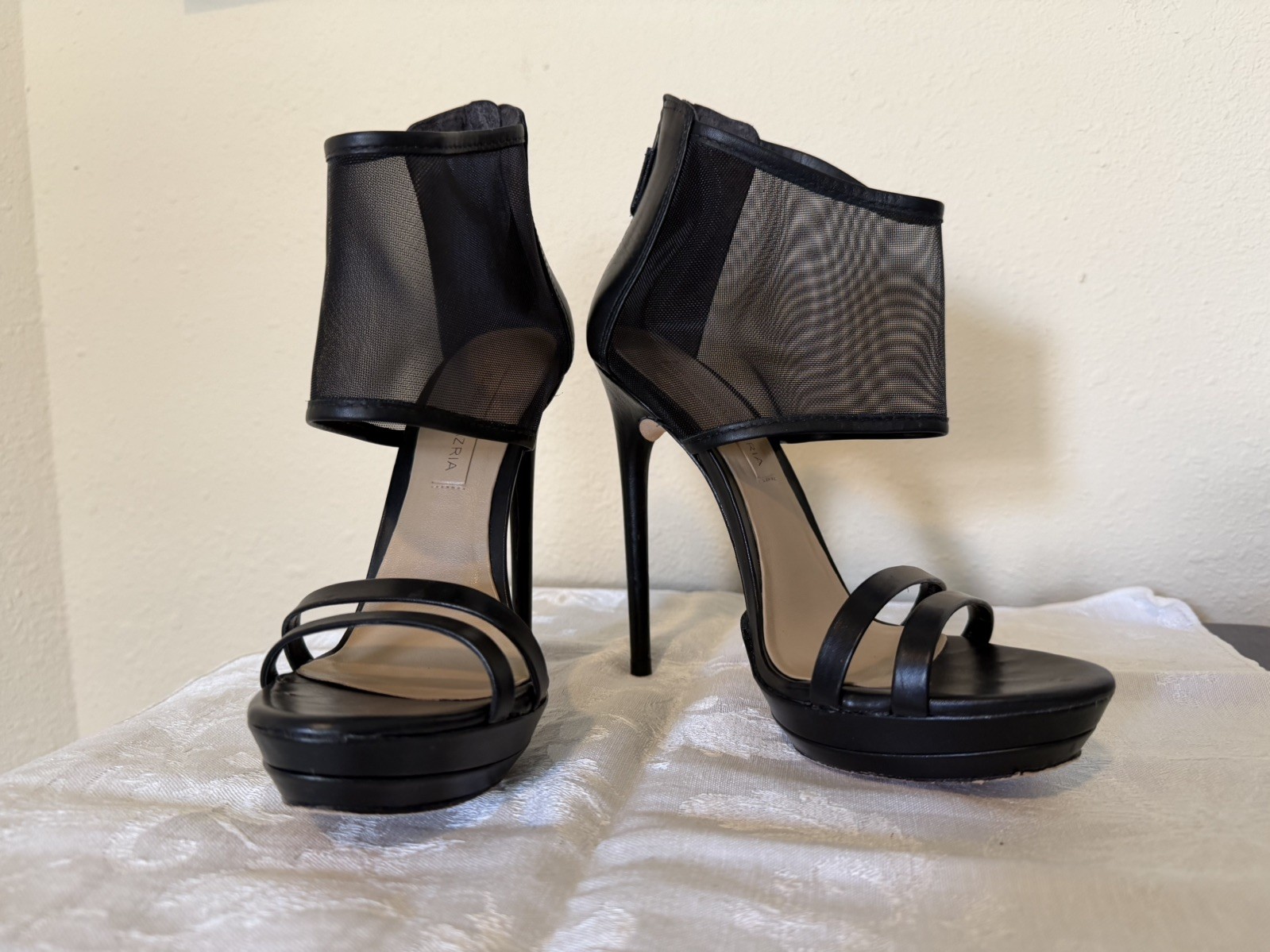 BCBGMaxAzria Black Leather Mesh Platform Heel Sandals 6.5M