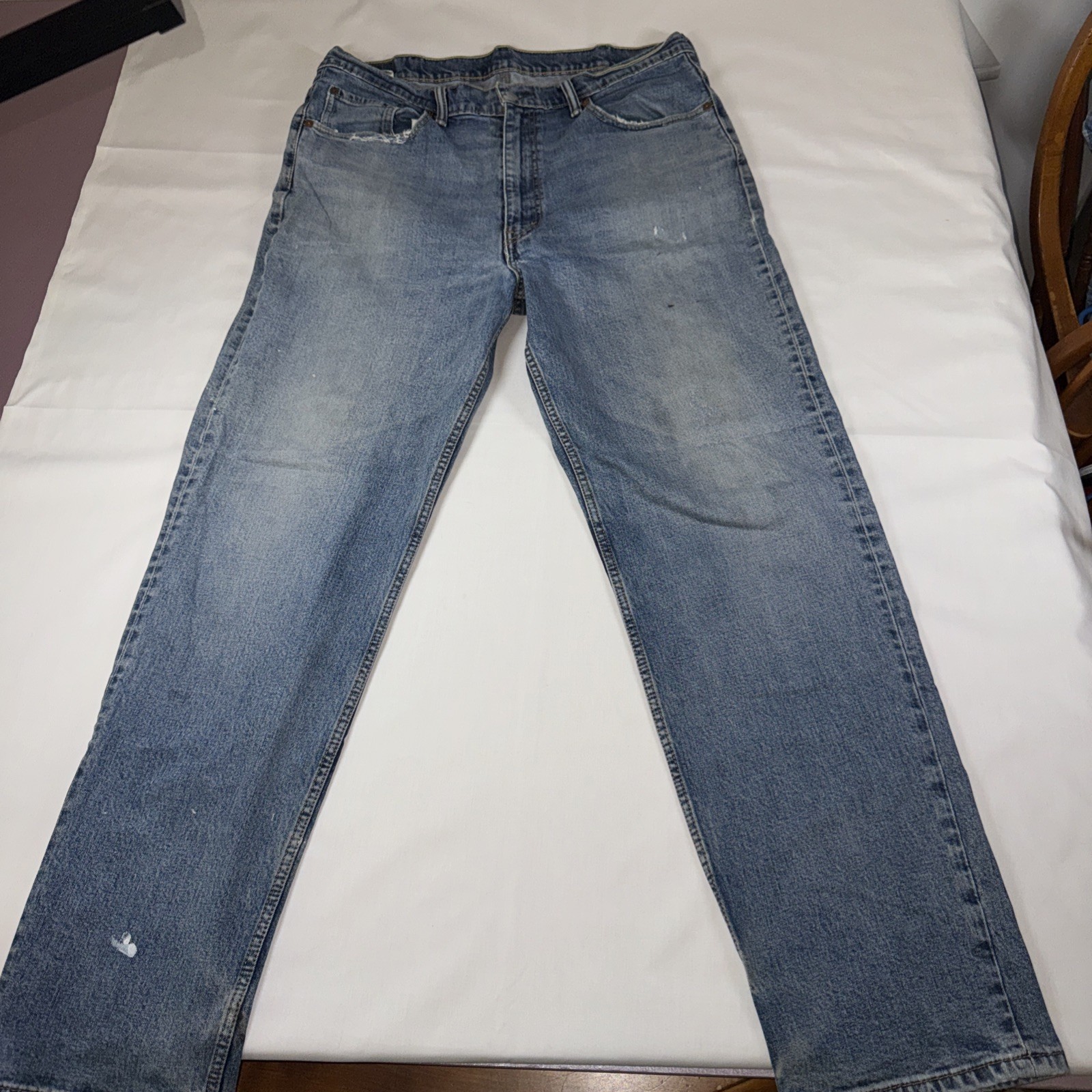 Levi’s 550 Men’s Relaxed Fit Jeans – Stonewash Blue Size 38×34 Thrashed