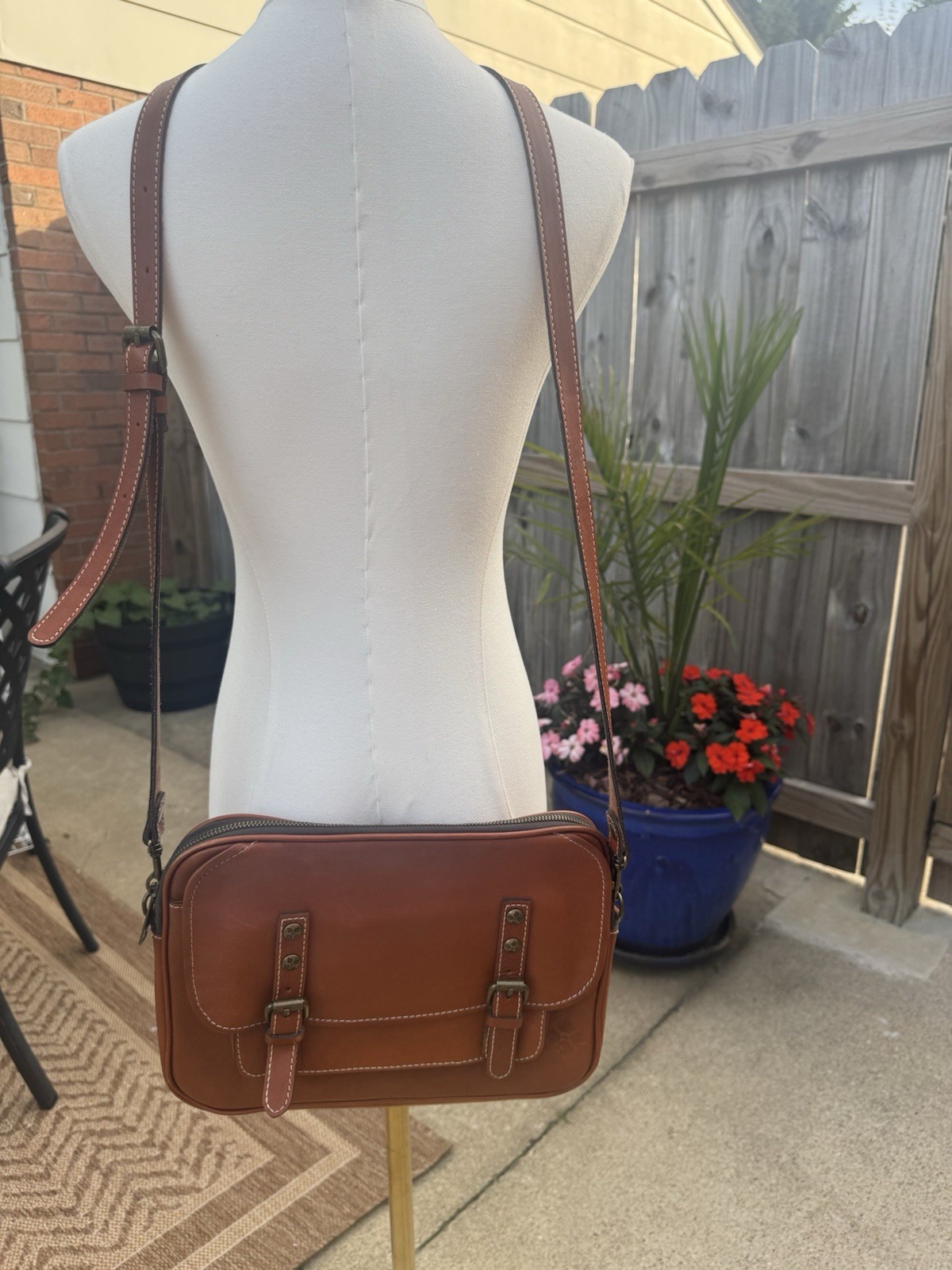 Patricia Nash Leather Crossbody Handbag Medium Brown Leather Adjustable Strap