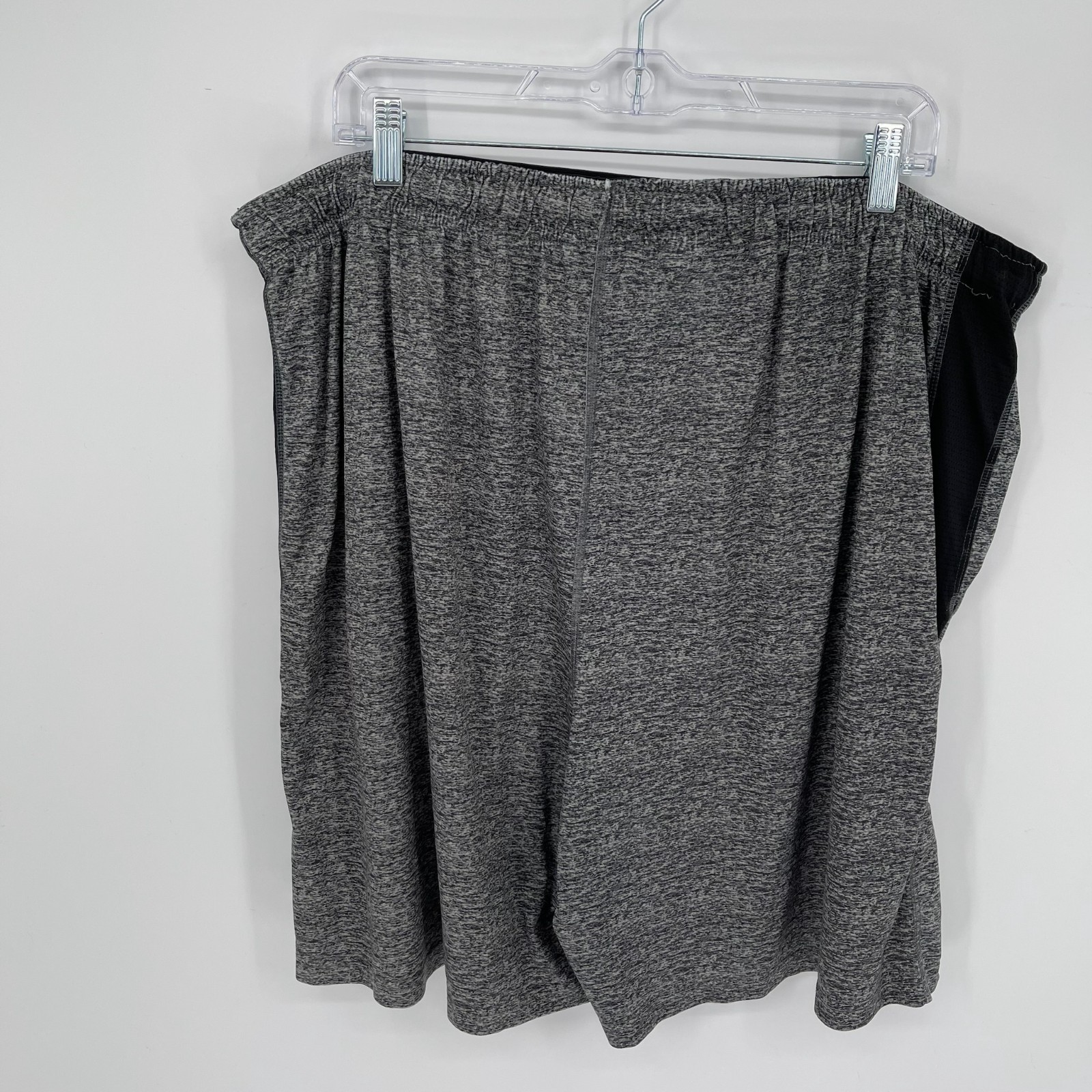 Russell Men’s Gray Elastic Waist Athletic Workout Gym Shorts Size 2XL 44-46