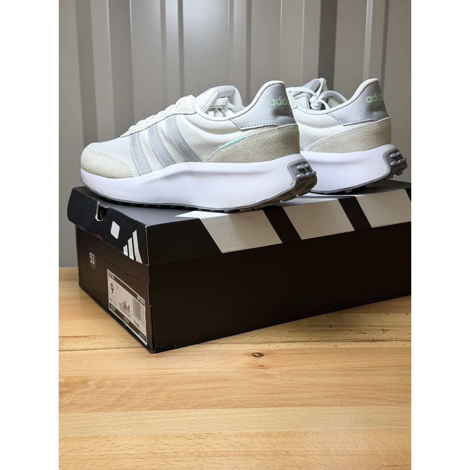 Adidas Run 70s HP7859 Cream / Silver Women’s Size 9 New!