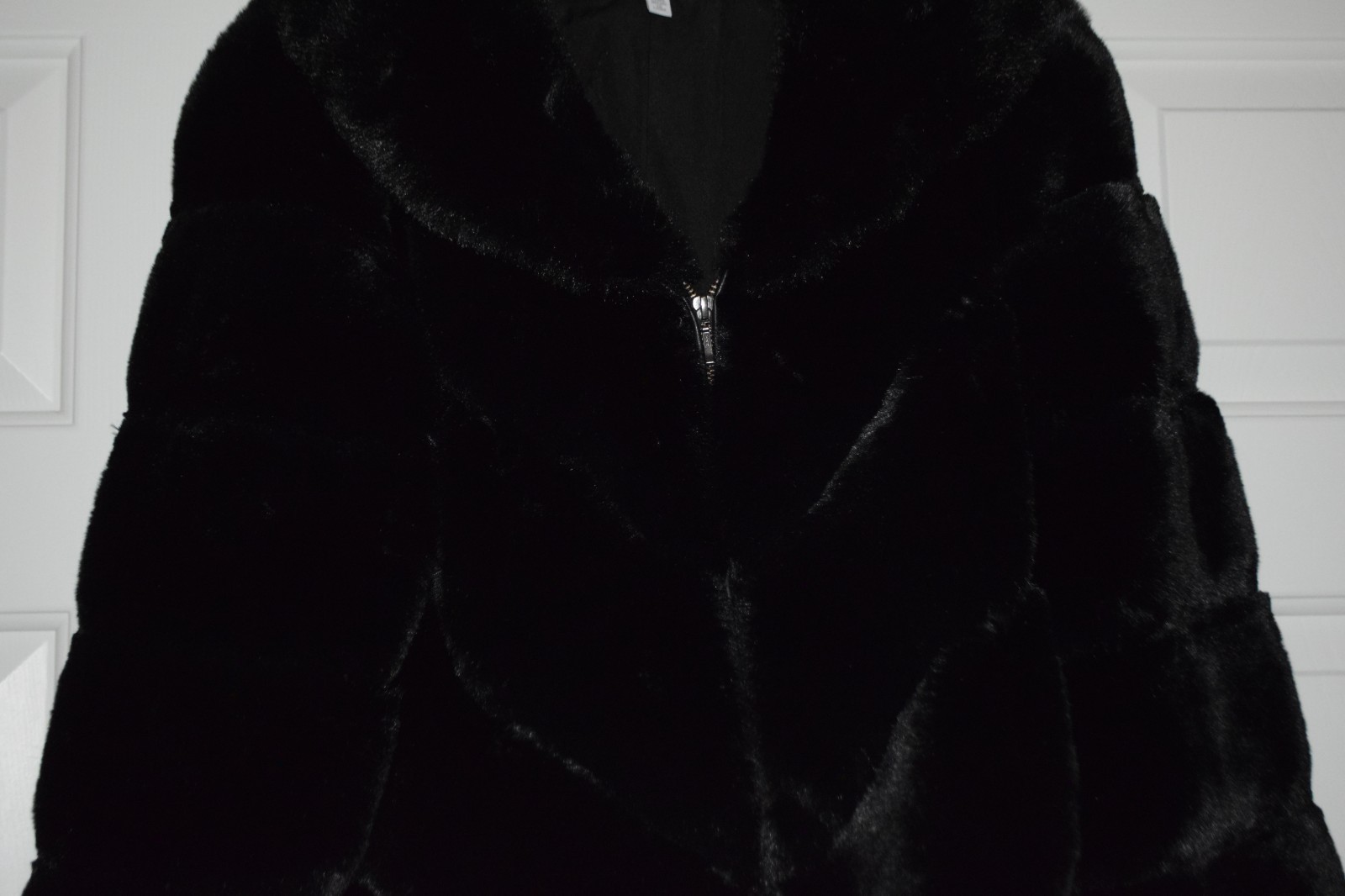 Sofia Jeans by Sophia Vergara Size M (8/10) Black Faux Fur Zipper Front Jacket