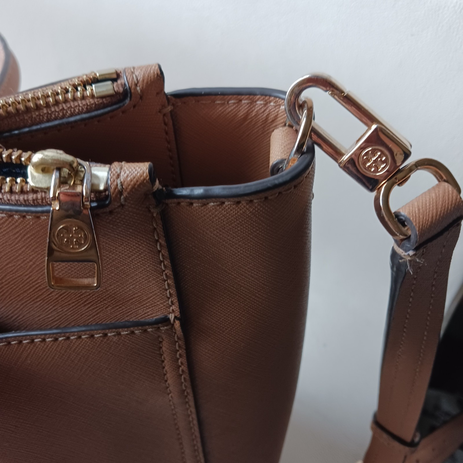 Tory Burch Robinson ToteBag York Triple Saffiano Leathe Compartment Camel Brown