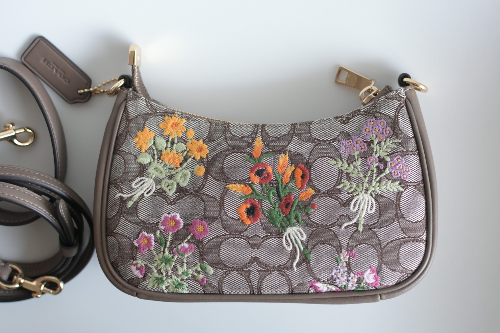 US duties incl.❣ Coach Teri Mini Bag in Signature Jacquard w/ Floral Embroidery