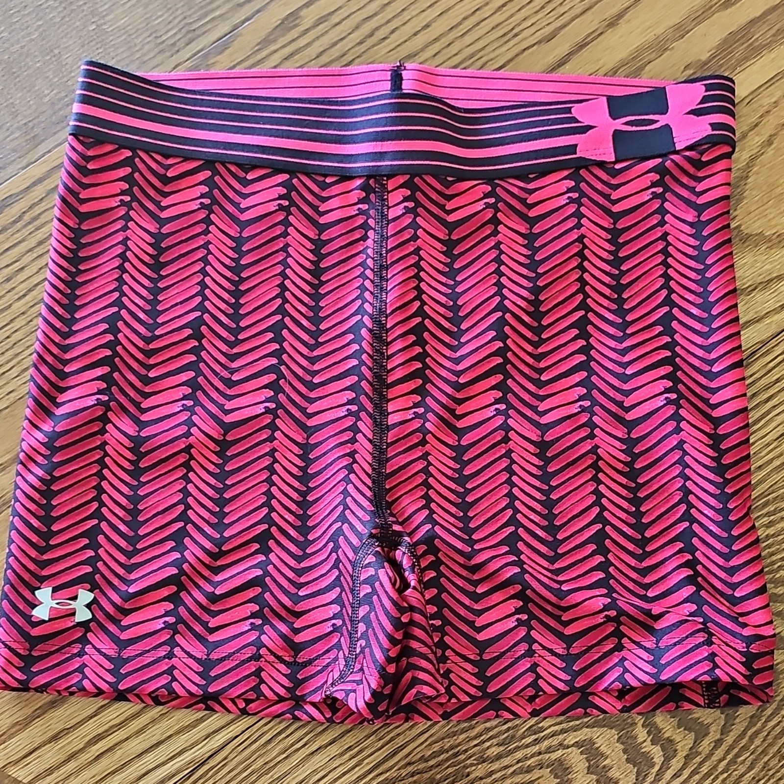 Under Armour HeatGear Women’s XS Compression Shorts Pink/Black Geometric Stretch