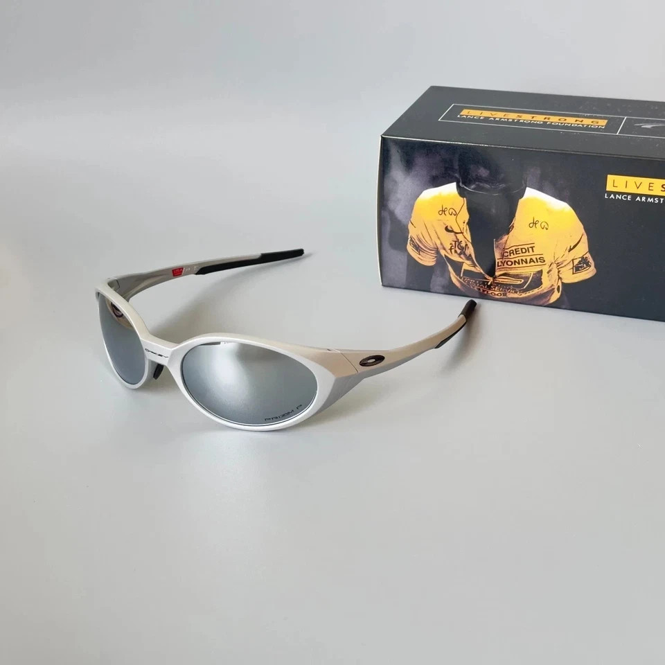 Vintage Oakley Eye Jacket Redux OO9438 Silver Frame Silver Mirror Sunglasses Y2K