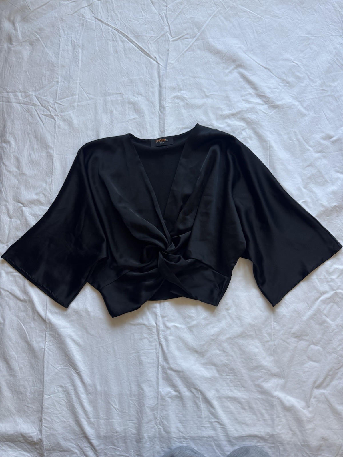 Reneec. USA Women’s Black Satin Twist Front Cropped Blouse V-Neck M