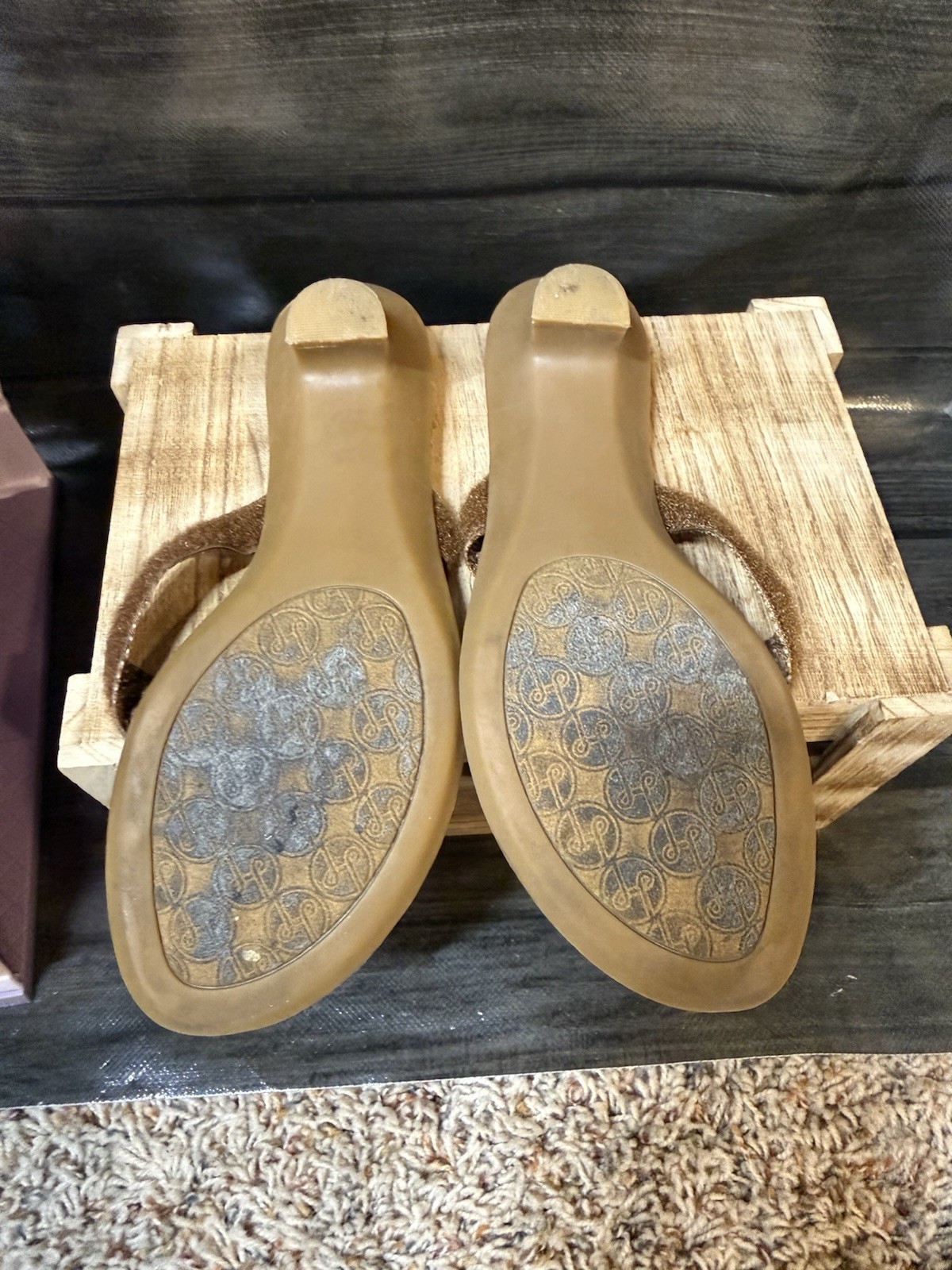 Lindsay Phillips Libby SWITCHFLOPS Size 7M Beige with straps( changeable )