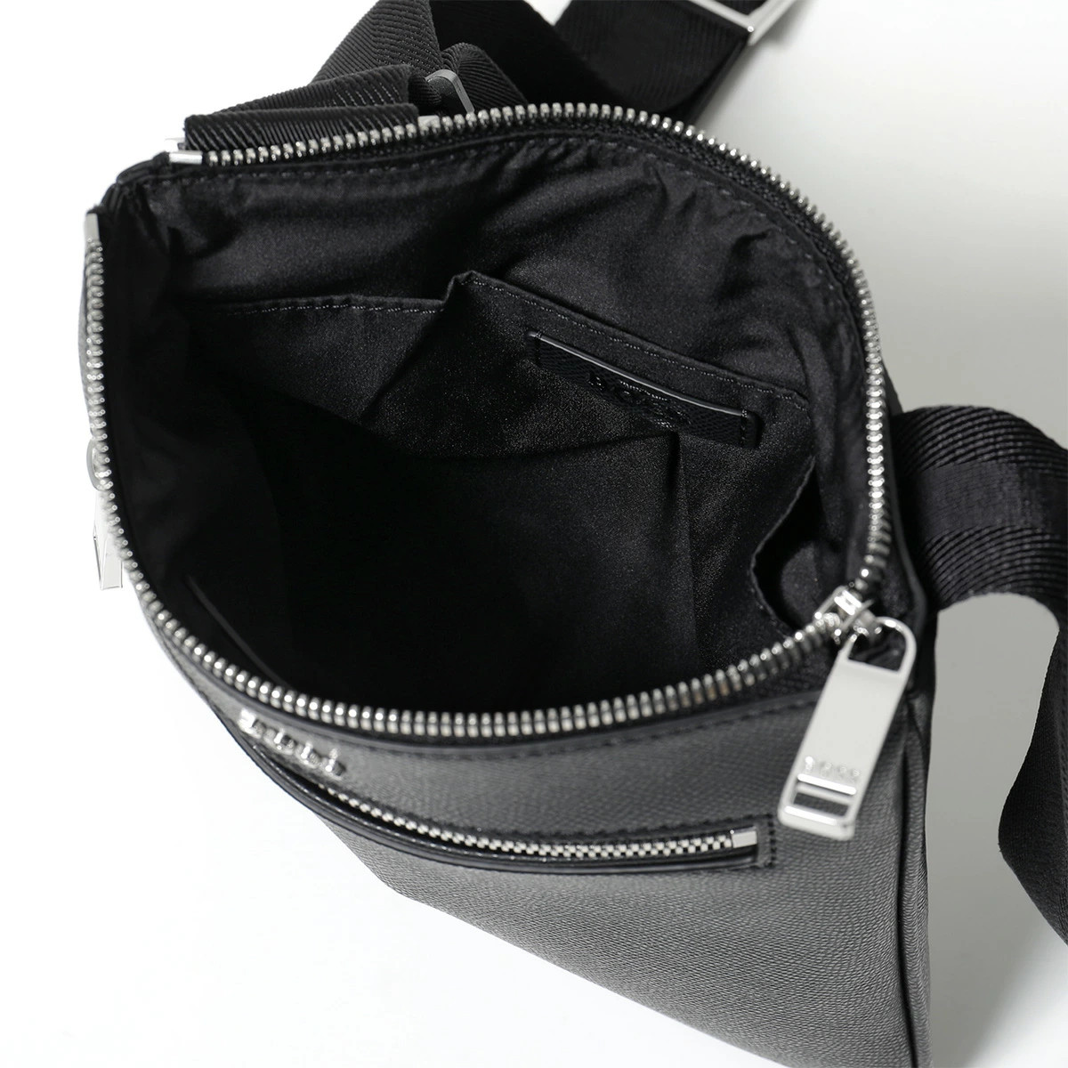 HUGO BOSS Daxter Envelope Shoulder Bag Men’s Eco-Leather Metal Logo Bag 001