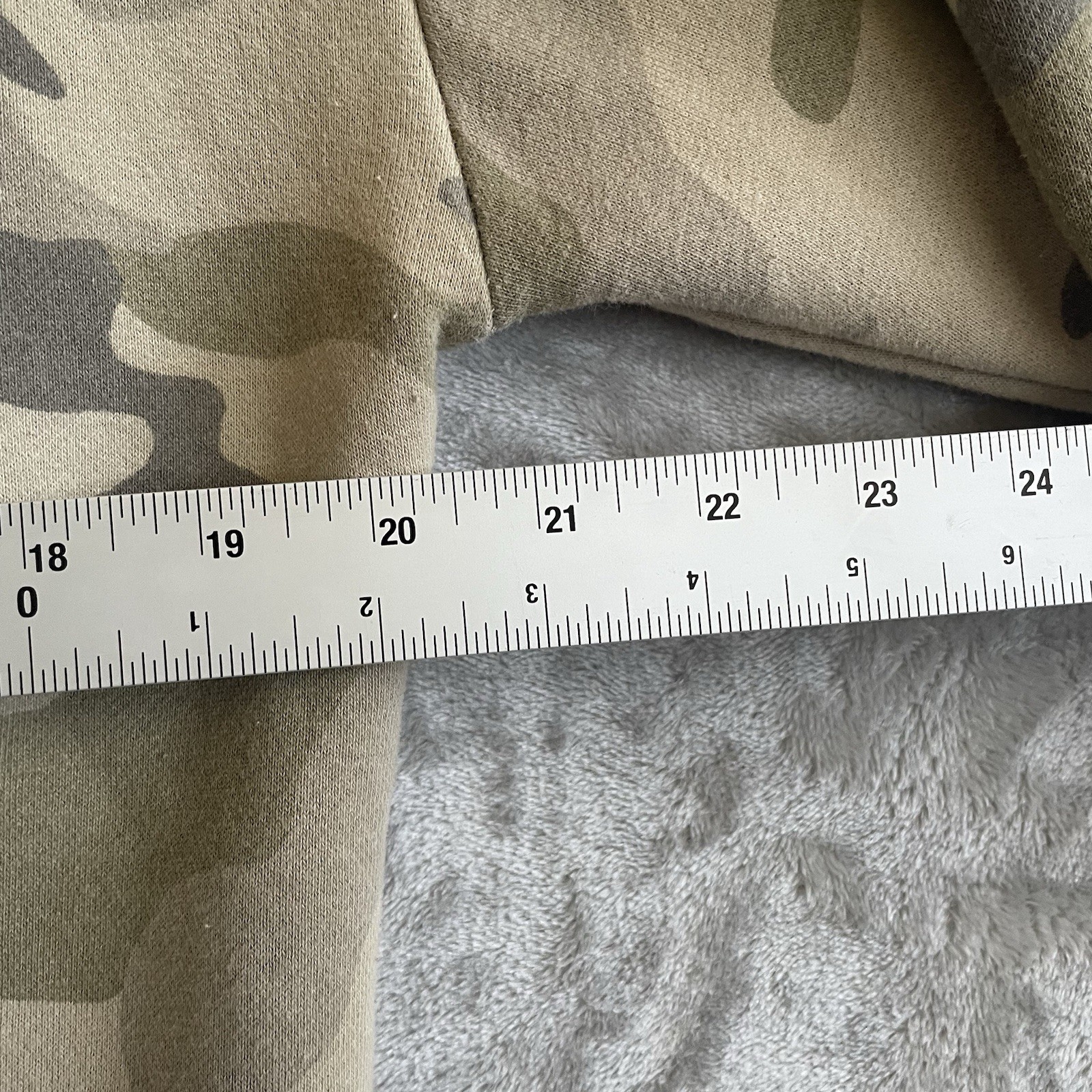 Hollister Hoodi Large Camo Print Pullover Sweatshirt Kangaroo Pocket LA