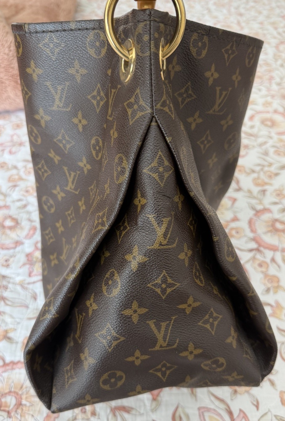 Authentic Louis Vuitton Artsy Monogram MM