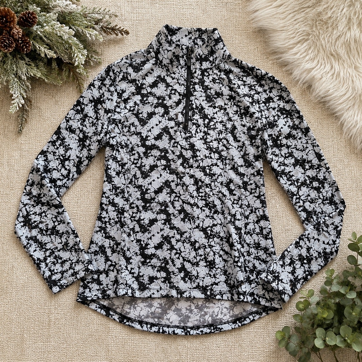 SnoSkins 1/4 Zip Mock Neck Base Layer Top Black White Abstract Women’s Medium