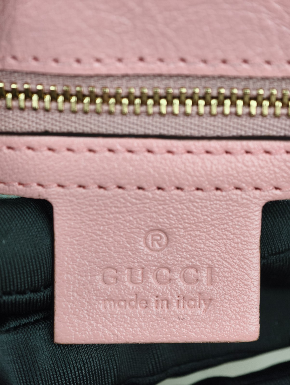 Authentic Gucci GG Marmont Medium 26cm Red Leather Pink Piping Torchon GG Should