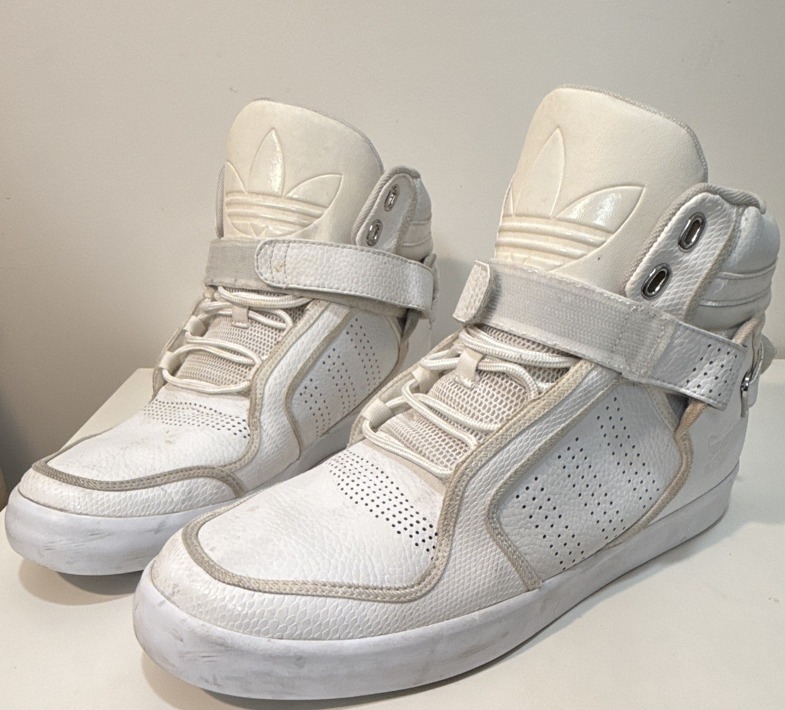 adidas Men’s High Top Athletic Sneakers White Lace Up Hook & Loop Solid