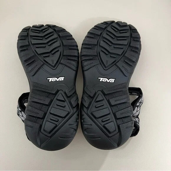 New in the box Teva Hurricane 4 Hazel Black women’s walking outdoors sandals
