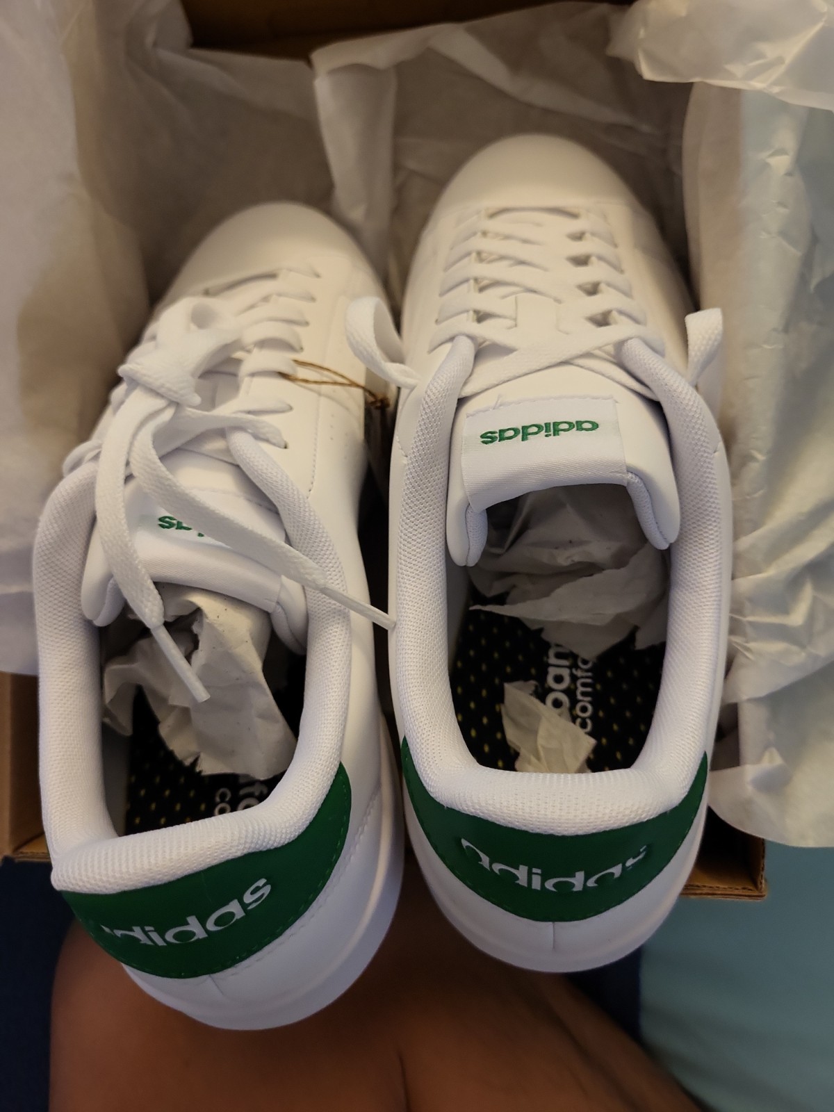 Adidas men Advantage Shoes White / GREEN size 10. Brand New