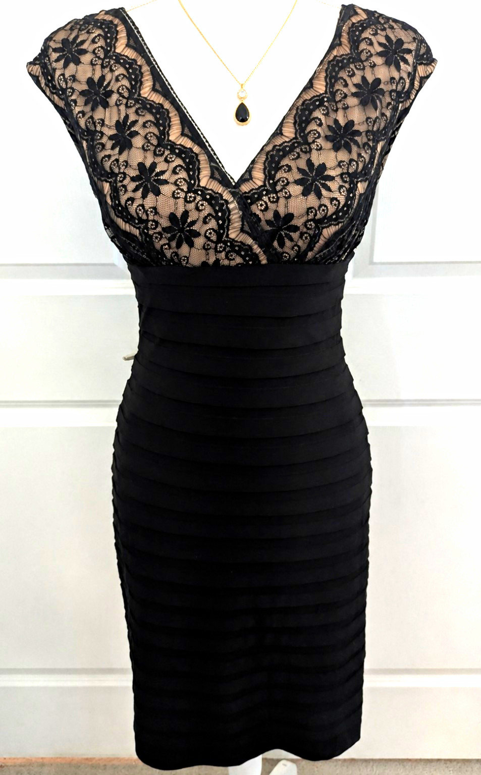 Adrianna Papell Black Nude Lace Shutter Pleat Cocktail Dress Size 4