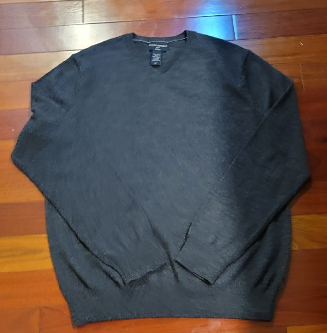 Banana Republic Extra Fine 100% Merino Wool Size M CHARCOAL V neck Men Sweater